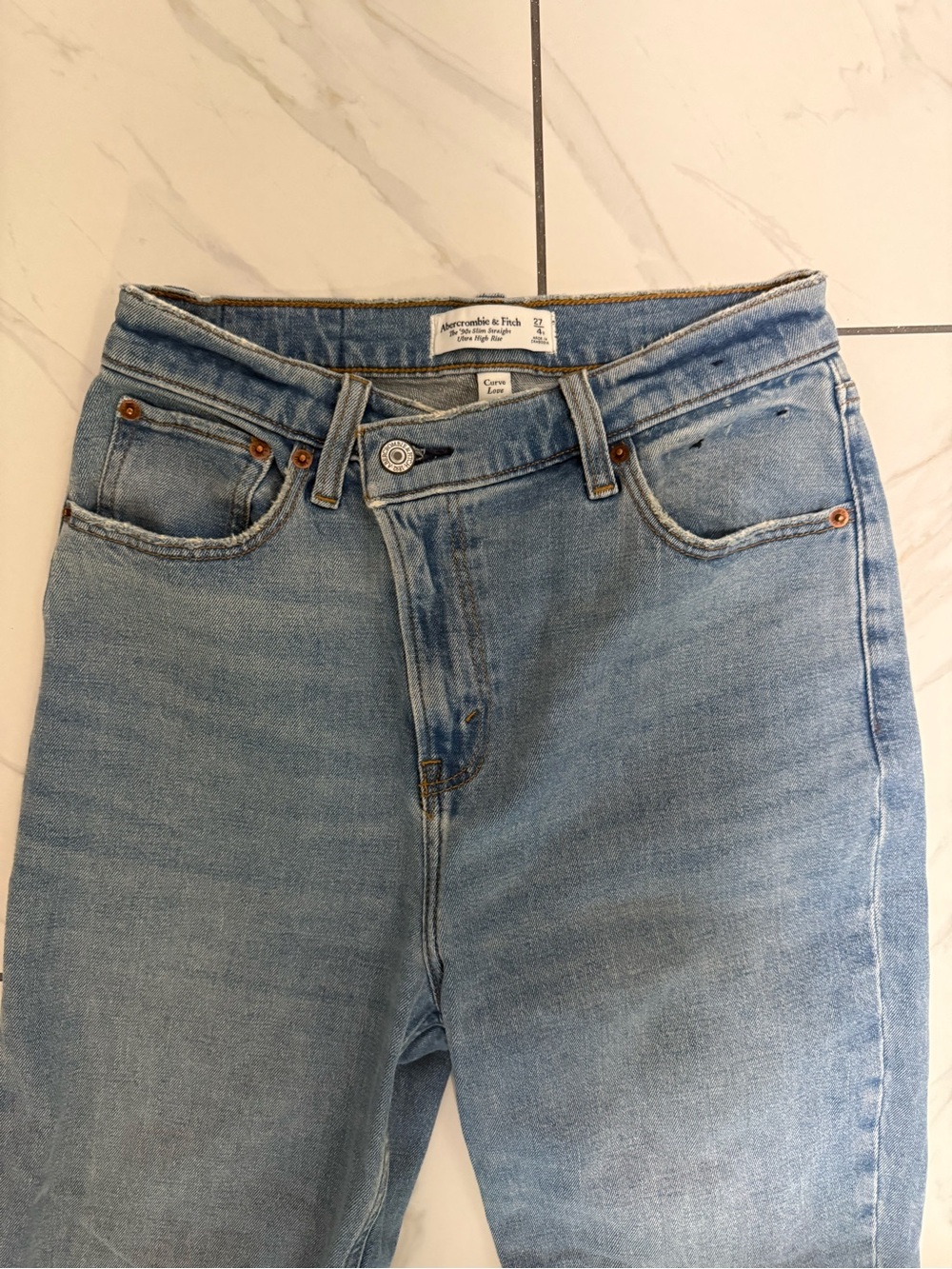 Abercrombie & Fitch 90s Slim Straight Ultra High-Rise Crossover Waist Jean